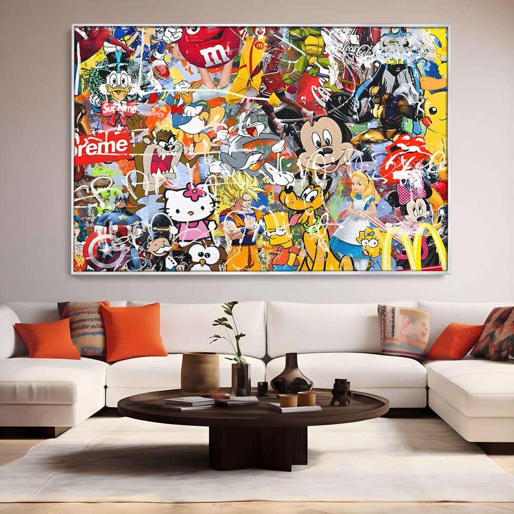 Tablou canvas cu tablou canvas cu personaje din desene animate, in rama de aluminiu argintiu, pe perete intr-un living